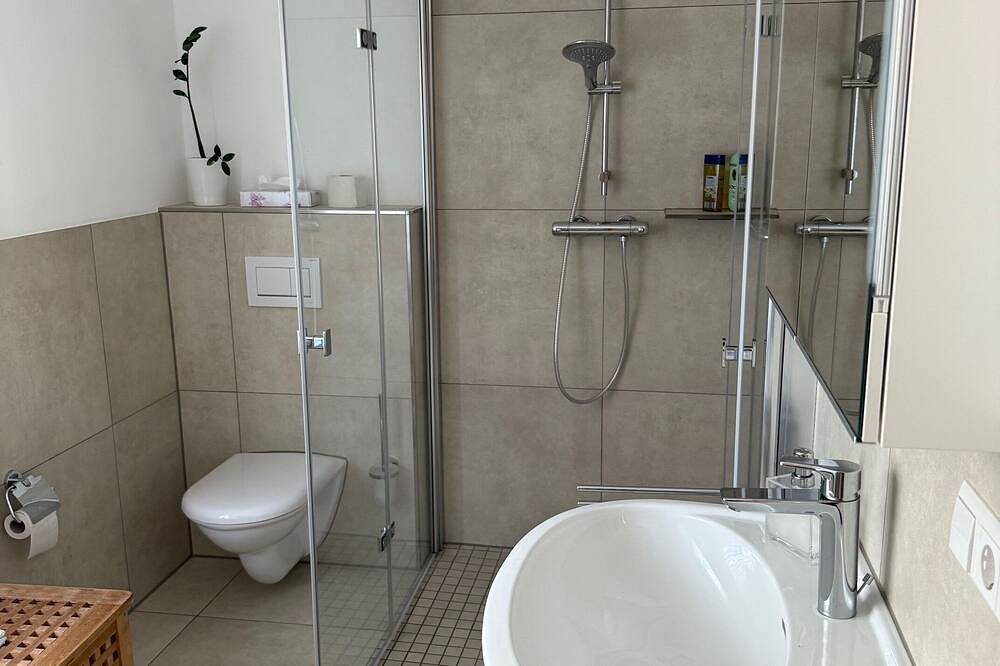 Ganze Wohnung, Helle, großzügige Ferienwohnung am Waldrand; ruhig; tolle Aussicht; ortskernnah in Lindlar, Oberbergischer Kreis