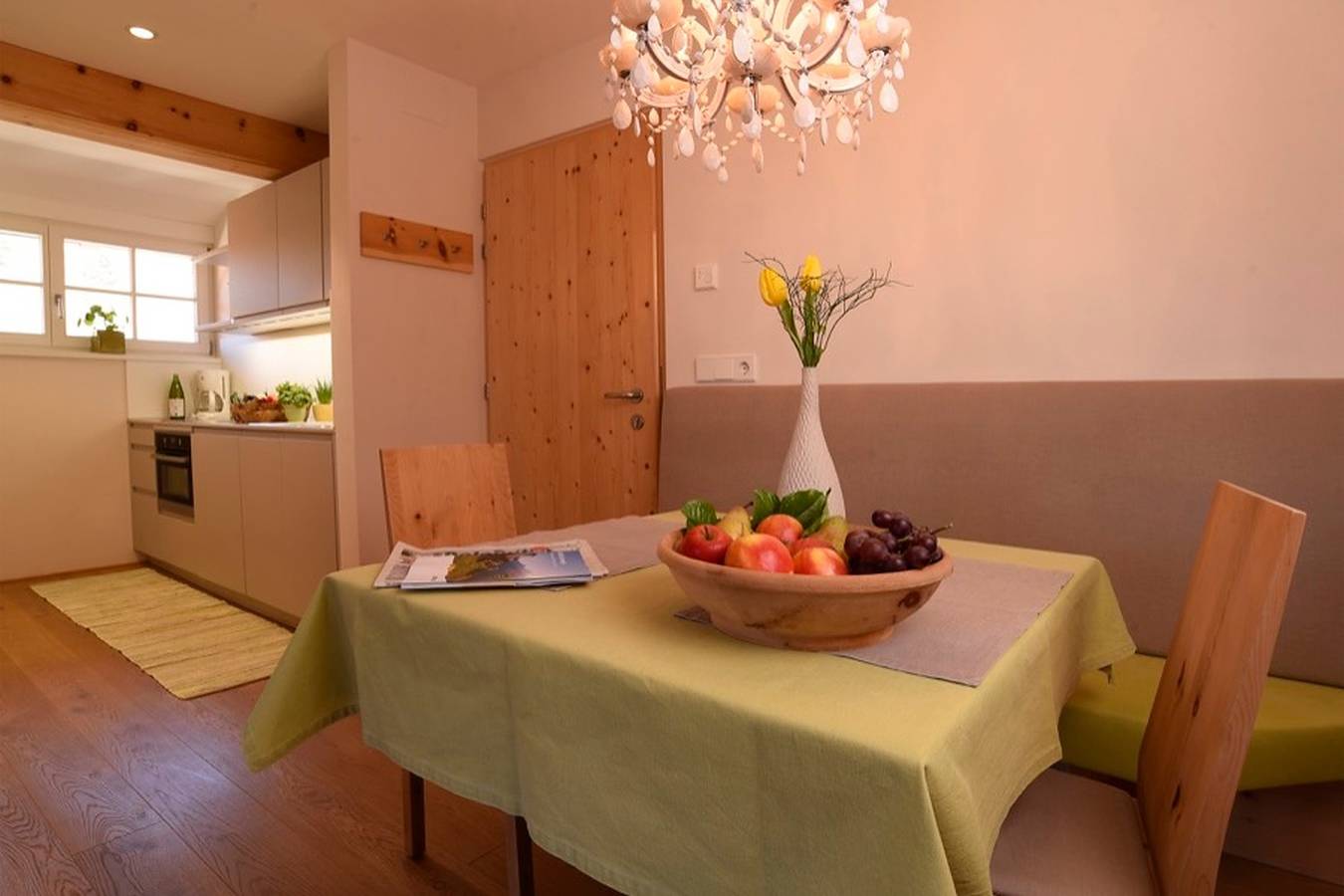 Hel lägenhet, Holiday Apartment "Rosengartnerhof Gantkofel" with Mountain View, Shared Pool & Wi-Fi in Oberkreuth, Terlan