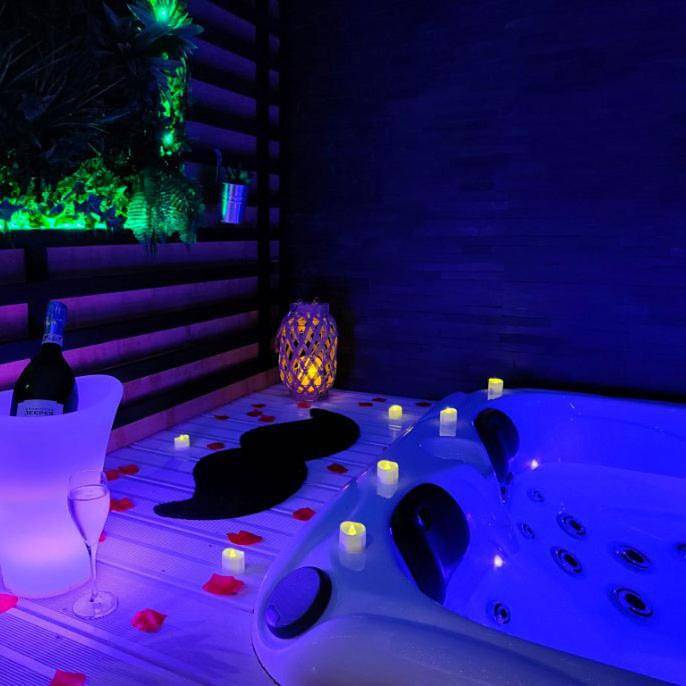 Maison de vacances pour 2 personnes, avec Jacuzzi ainsi que Terrasse et Sauna à Brive-la-Gaillarde