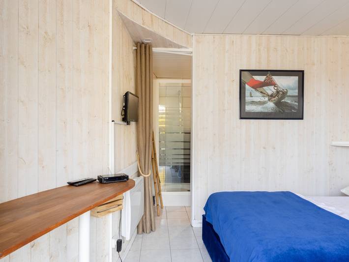 Hel enrumslägenhet, Cote de granit rose, vue mer, studio ground floor renovated this year in Perros-Guirec, Pink Granite Coast