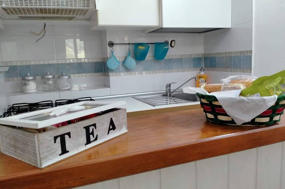 Entire apartment, Three-room apartment 300 meters from the beach in Tancau sul Mare, Santa Maria Navarrese