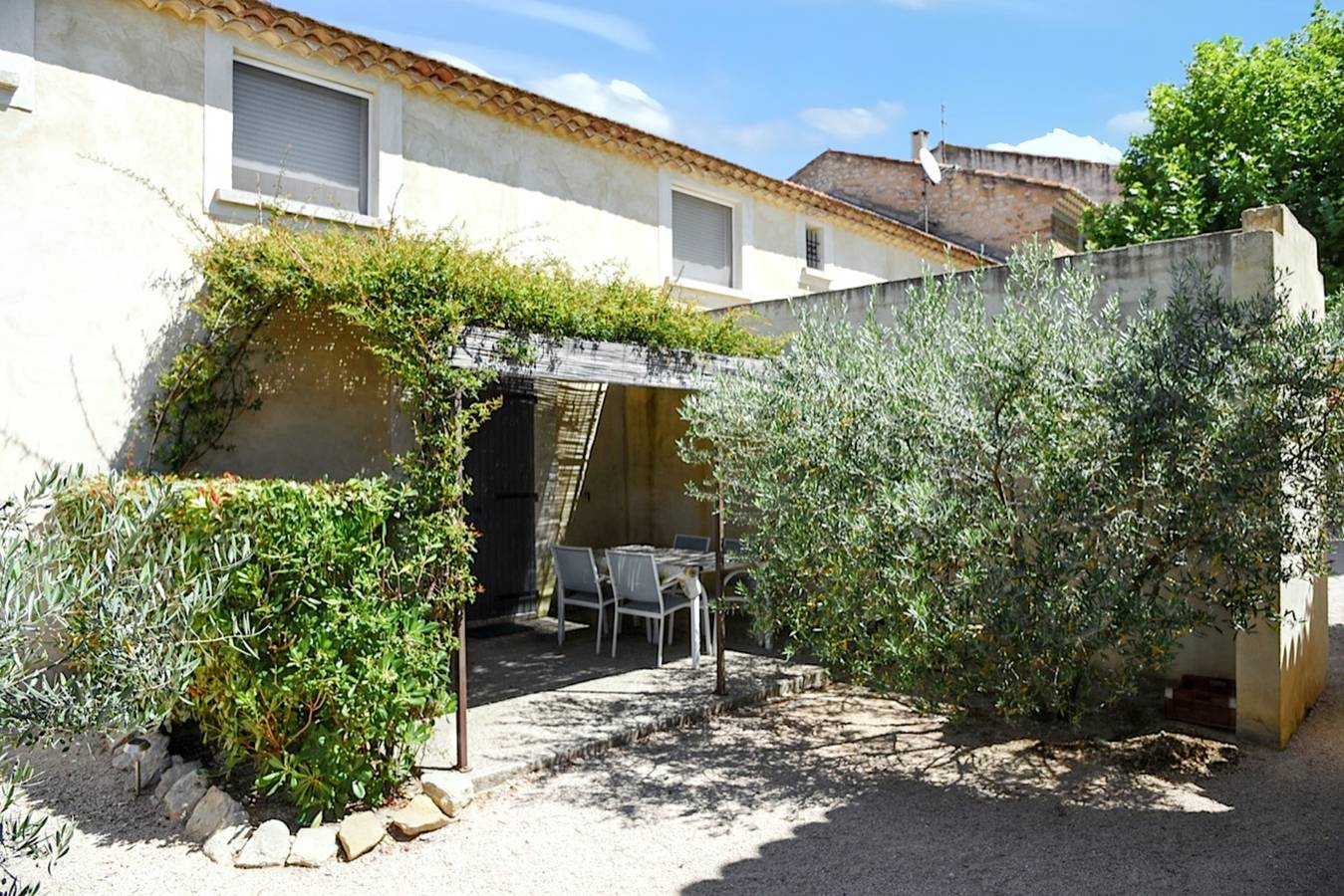 Apartamento entero, Amplio apartamento en Monteux con piscina compartida in Monteux, Vaucluse