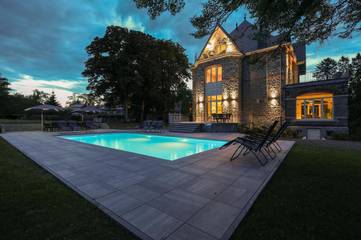 Cottage pour 9 personnes, avec sauna et vue ainsi que balcon et piscine dans Aye