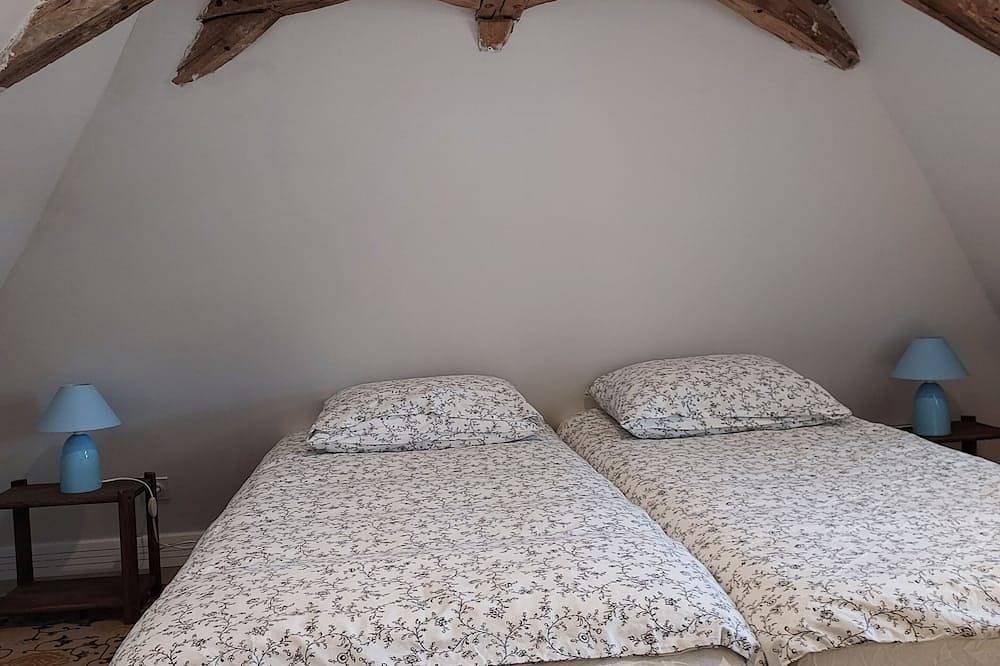 Belle périgourdine à proximité de Bergerac un bol d'air pur dans la forêt. in Maurens, Périgord Pourpre