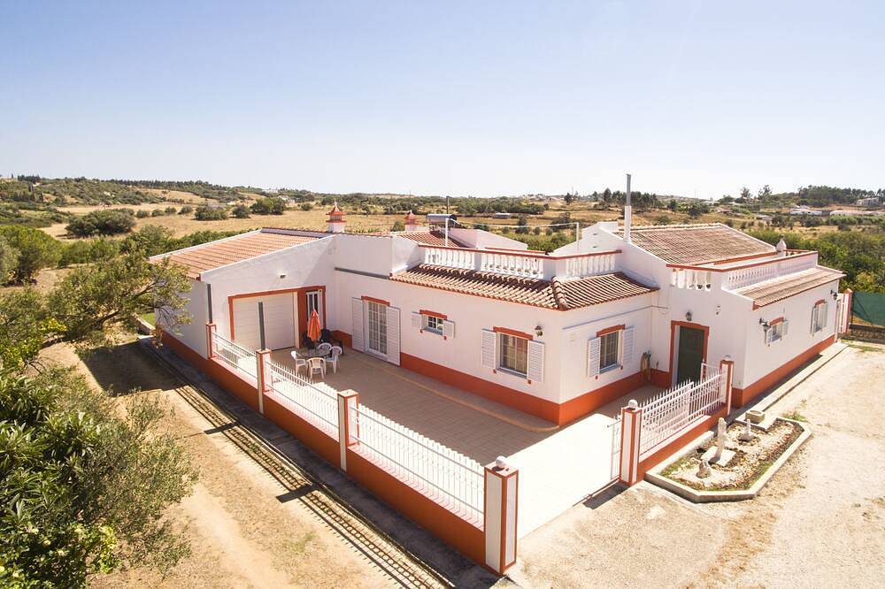 Villa in der Nähe von Meia Strand und der Golfplatz Palmares in Lagos, Faro Distrikt