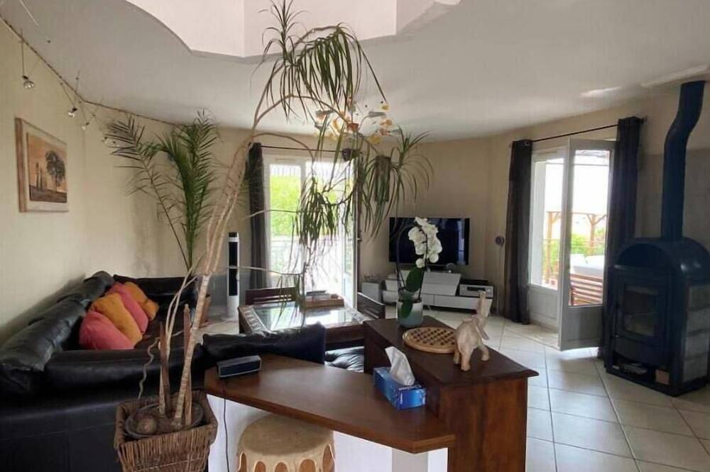 Charming 1-bedroom house with terrace near Saint-Guilhem-le-Desert in Gignac, Lodève und Umgebung