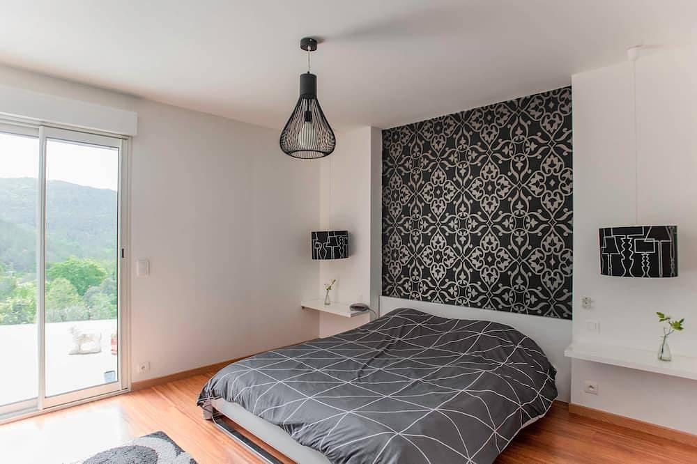 Beautiful villa with pool and magnificent view in Bargemon, Draguignan region