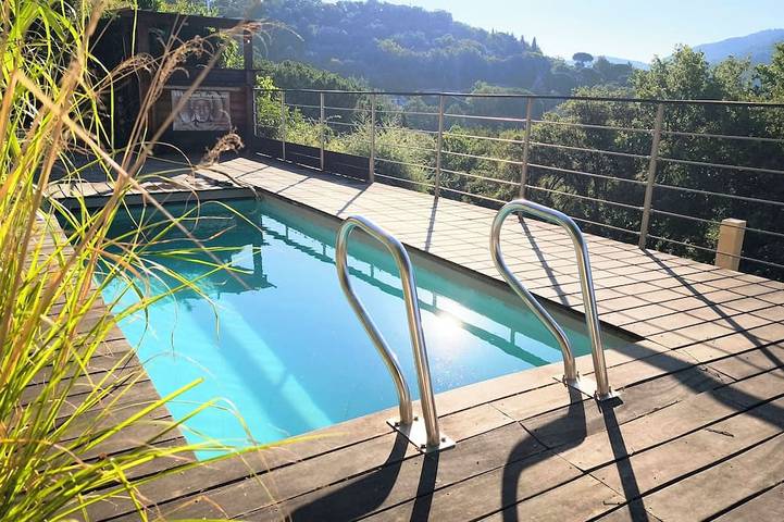 Location de vacances pour 12 personnes, avec jardin et terrasse à Collobrières