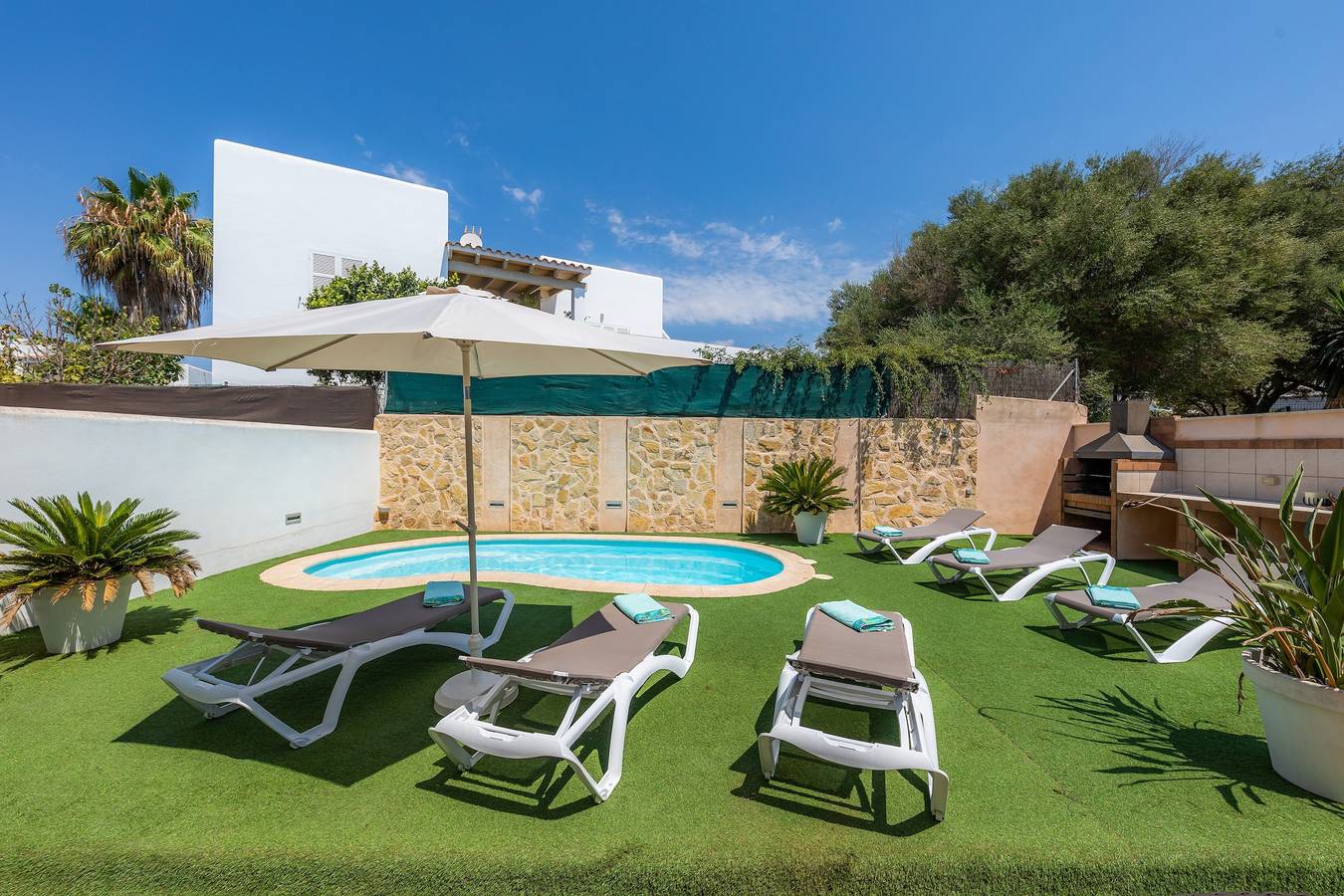 Modern and Comfortable Semi-Detached House in a Quiet Residential Area of Cala d'Or in Cala d'Or, Santanyí