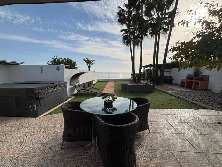 Apartamento para 5 personas, con vistas además de piscina y jardín, Se admiten mascotas en Benicarló