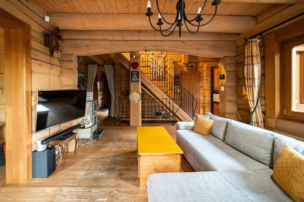 Charming, serene, and idyllic retreat nestled in nature. Experience our cottage. in Budapest, Central Hungary