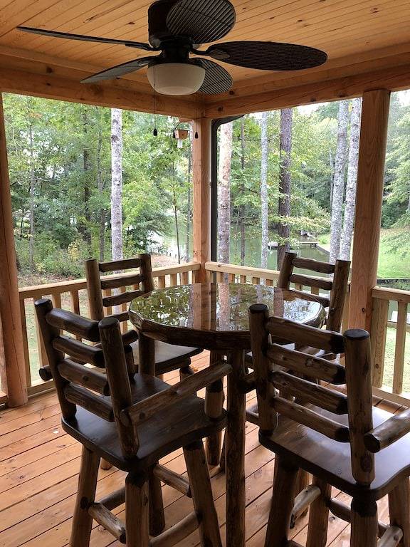Log Cabin On Lake Martin - Waterfront in Lake Martin
