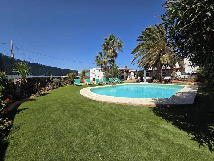 Chalet para 13 personas, con vistas además de piscina y jardín, Se admiten mascotas en Fuerteventura - 3
