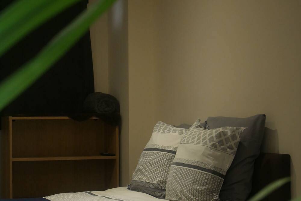 Entire apartment, Le Petit Provençal in Sénas, Arles region