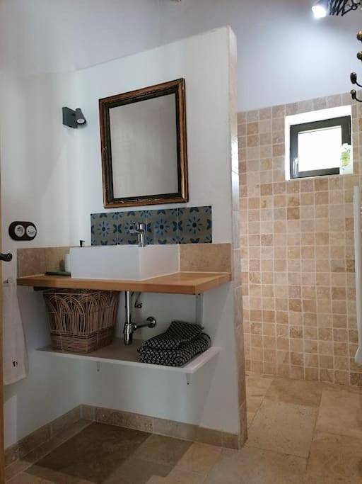 Location de vacances pour 4 personnes, avec jardin ainsi que piscine et vue à Maubec - 3