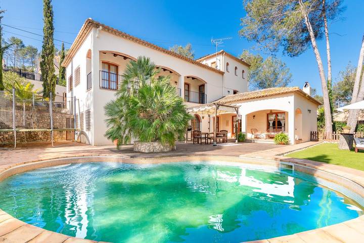 Chalet para 10 personas, con terraza y jardín en Olivella