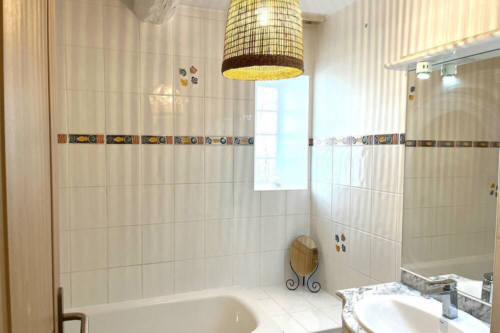 Entire apartment, Apartment 70 m2 pool property, parking, sea 4 km in Sérignan, Mediterranean Coast (France)