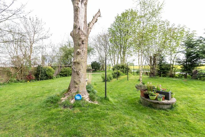 Entire apartment, Holiday Apartment "Ostwind" in Thatched House with Garden and Wi-Fi in Wesselburener Deichhausen, Dithmarschen