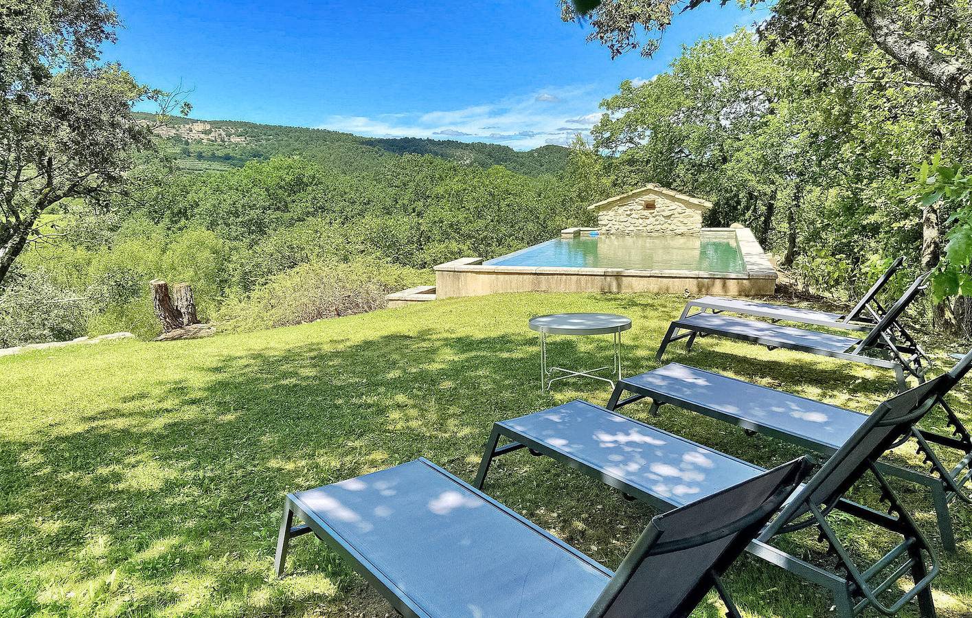 Charmante maison à 1.5km du centre du Crestet : AC, Piscine, WiFi in Entrechaux, Parc naturel régional du Mont-Ventoux