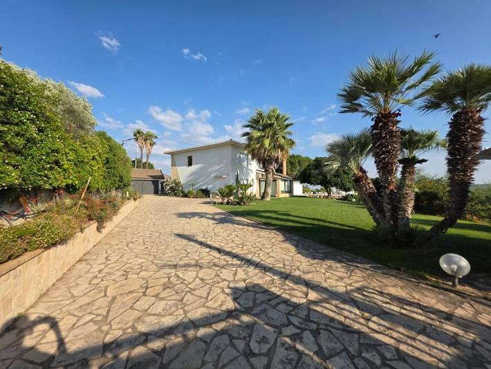 Location de vacances pour 6 personnes, avec piscine ainsi que vue et jardin à Canicattì - 2