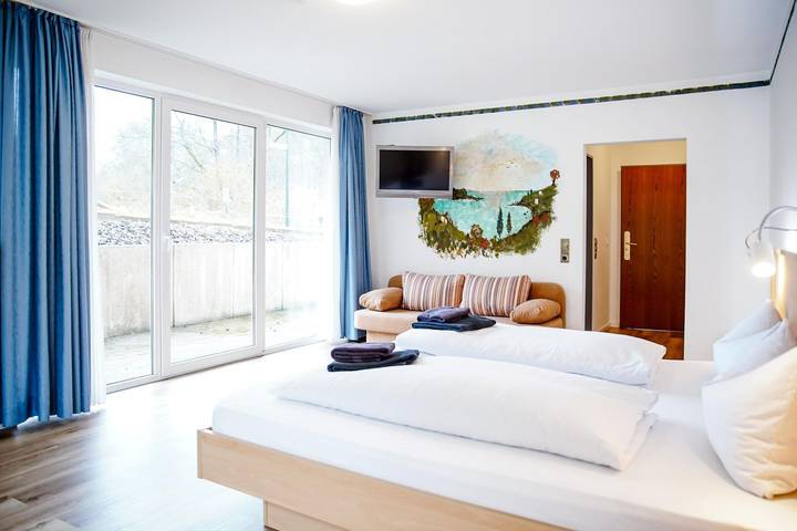 Ferienwohnung für 3 Personen, mit Balkon und Sauna sowie Garten und Ausblick in Züschen