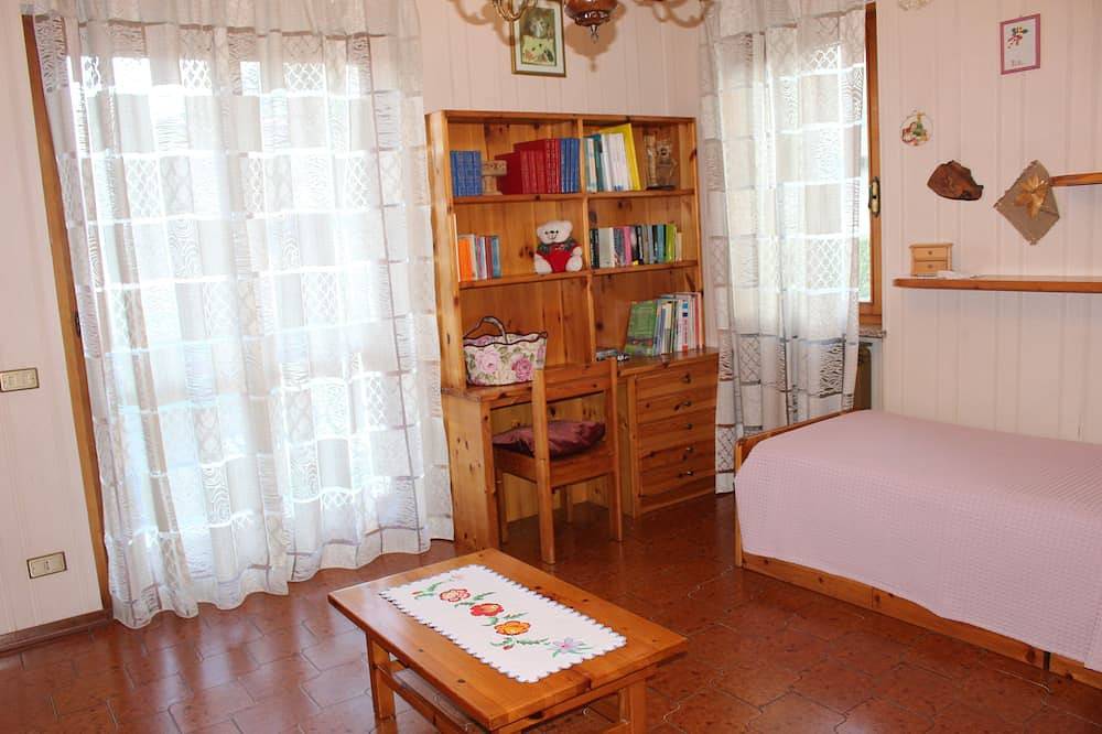 Iseosee - Freistehendes Haus mit finnischem Wannengarten, Wi-Fi-Nebengebäude in Solto Collina, Gemeinde Solto Collina