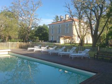 Chambre d’hôte pour 2 personnes, avec jacuzzi ainsi que piscine et jardin dans Losse