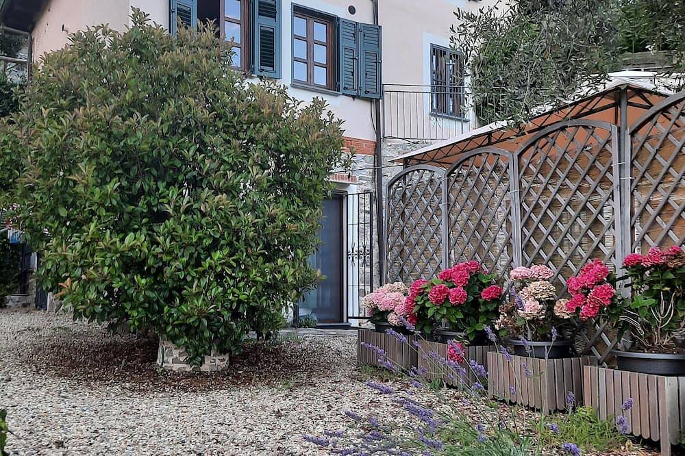 Le cadre est tout parfait: Villa, à 6 km de la plage, piscine, vue, jardins in Alassio, Riviera di Ponente