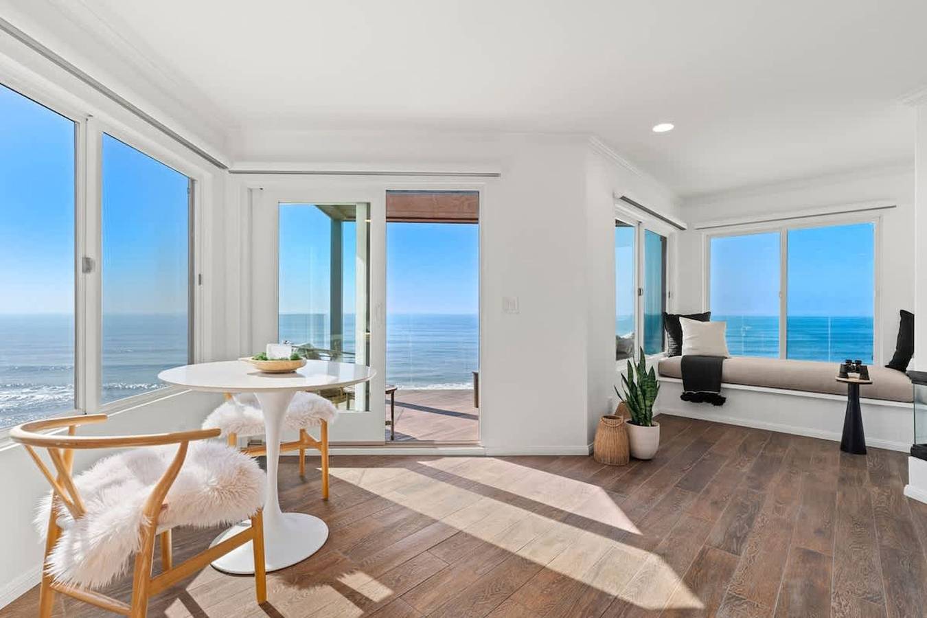 Oceanfront  Ac  Fully Remodeled Unit in Solana Beach, San Diego County
