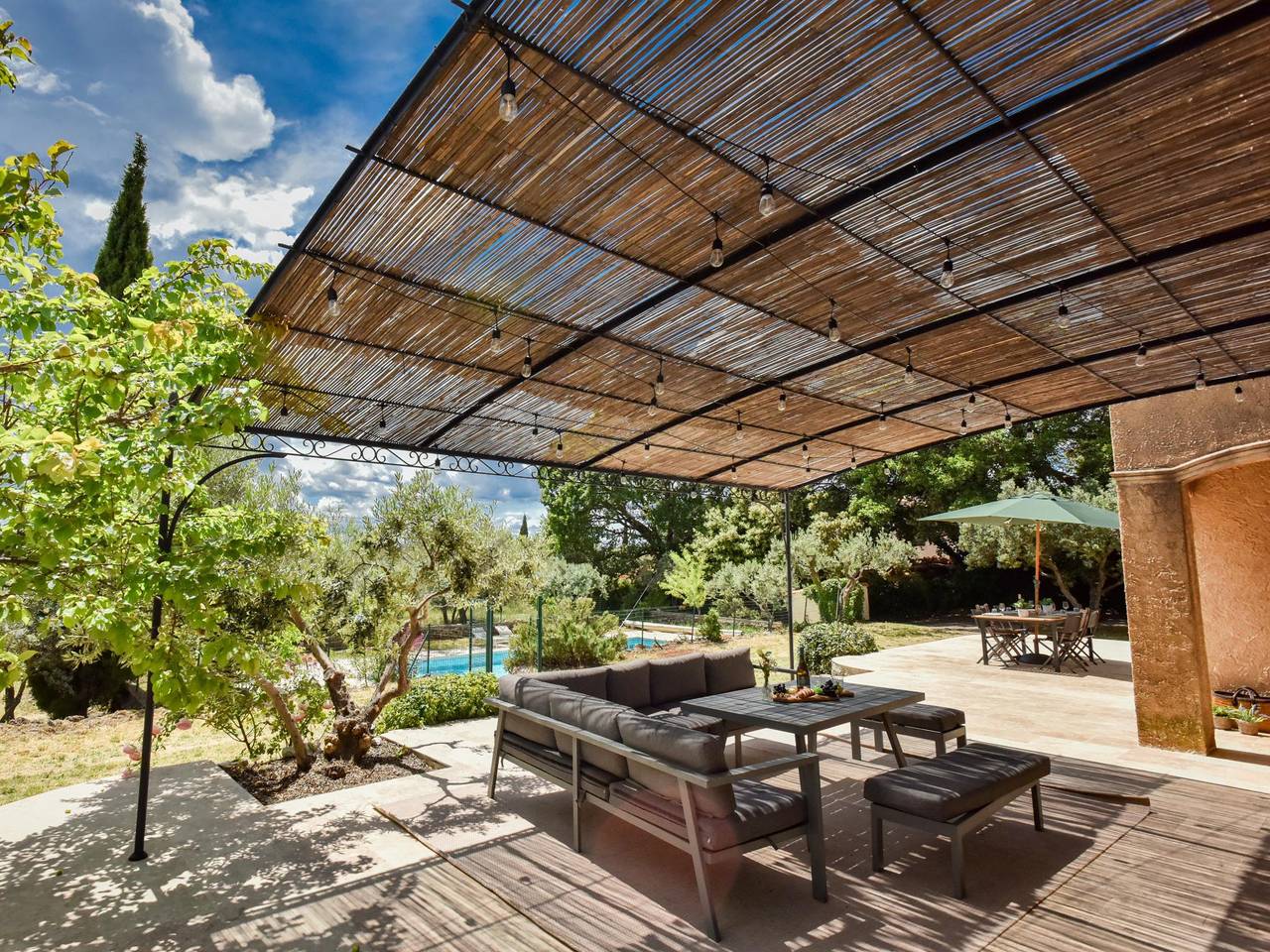 Schönes Ferienhaus mit Garten und großem Pool in Aups, Brignoles Region