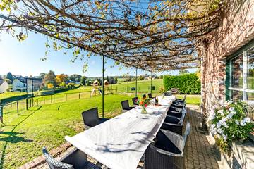 Gîte pour 22 personnes, avec jardin ainsi que sauna et terrasse dans Rémersdael