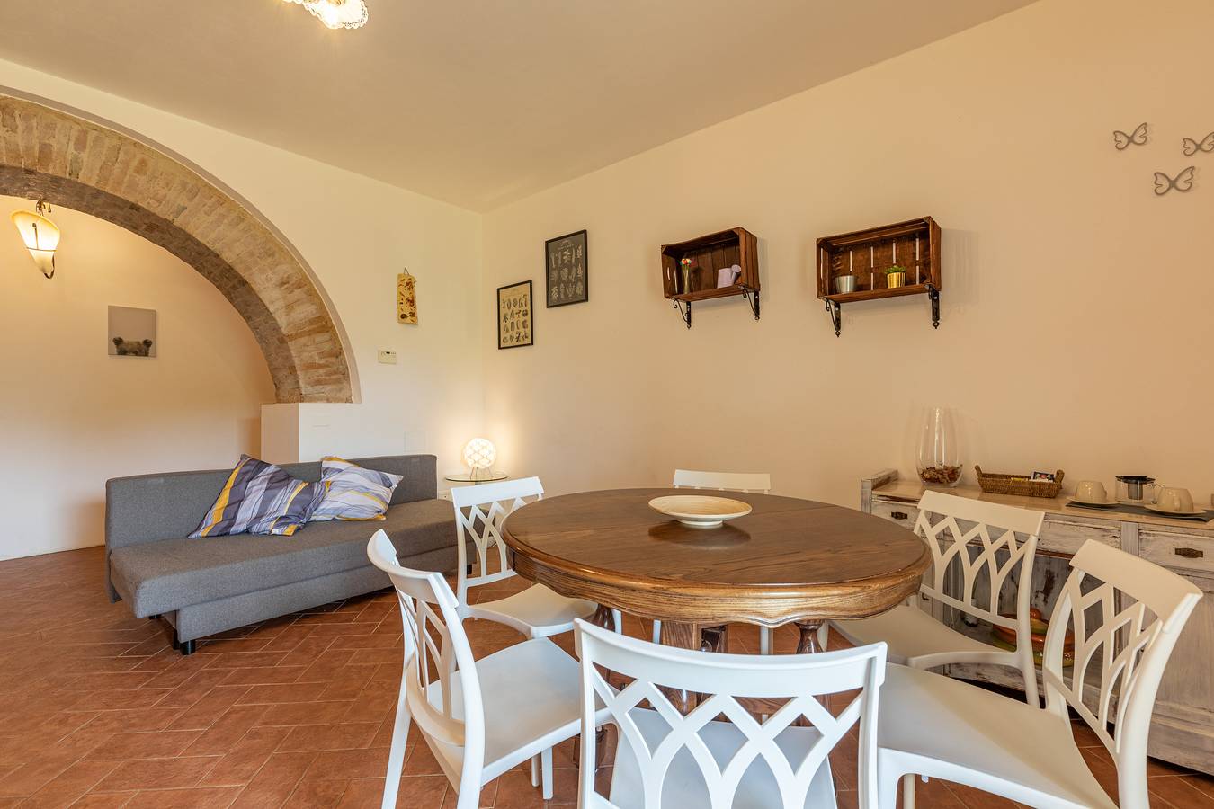 Apartamento entero, Apartamento 'Granaio' con vistas a la montaña, piscina compartida y Wi-Fi in Chianciano Terme, Provincia de Siena
