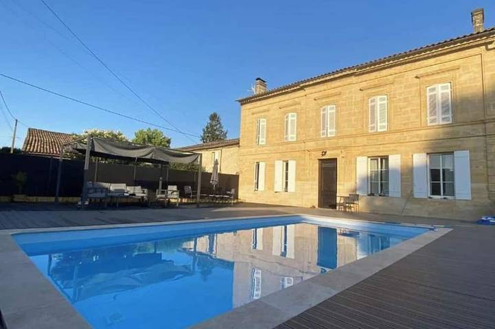 Location de vacances pour 6 personnes, avec jardin et terrasse à Saint-Philippe-d'Aiguille