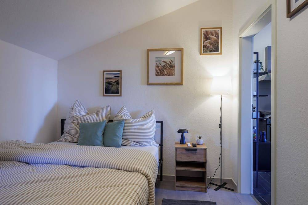 Ganze Wohnung, Modernes City Apartment Juna mit Balkon, Küche & Top-Ausstattung in Lübbecke in Lübbecke, Wiehengebirge