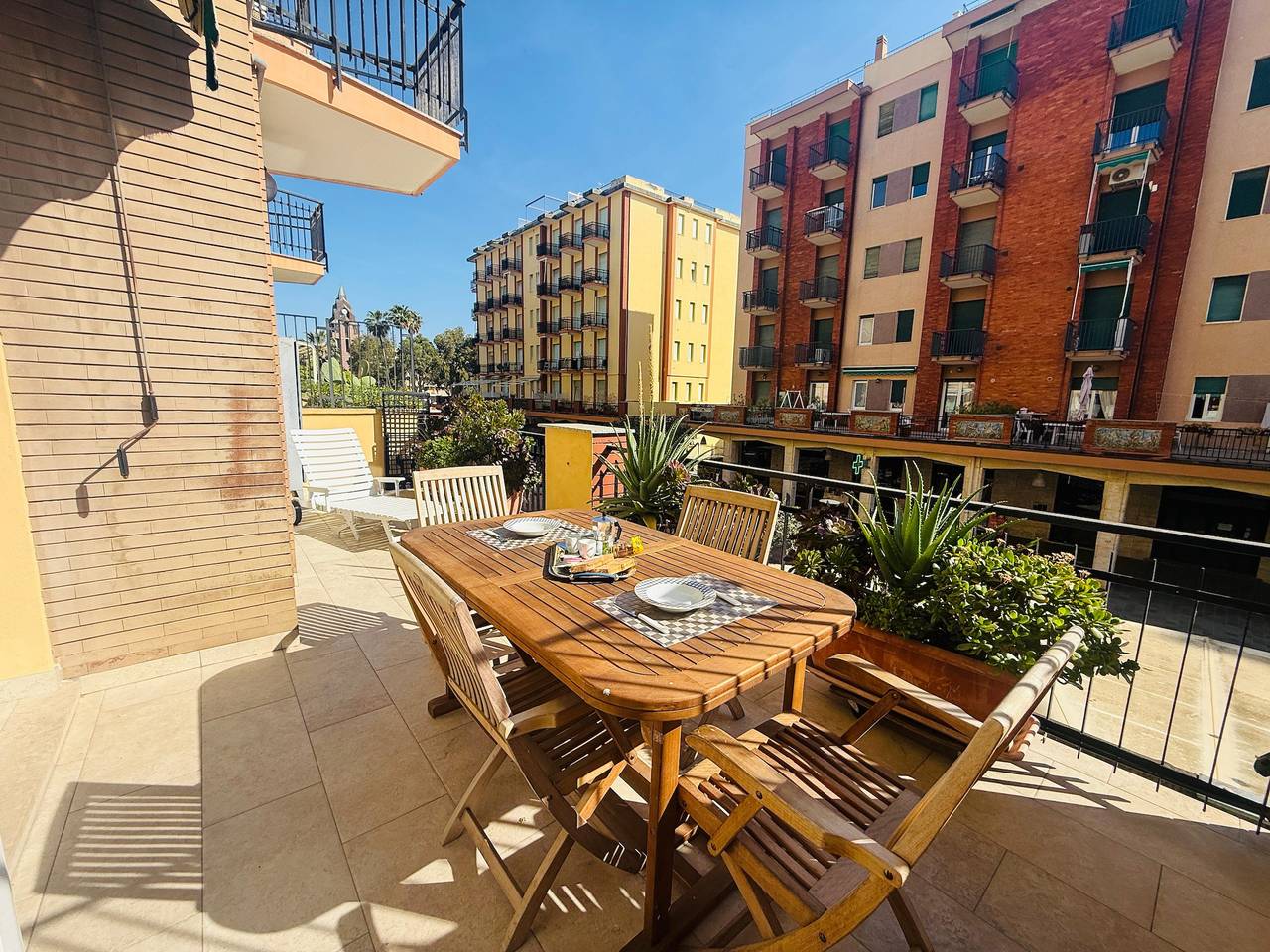 Ganze Wohnung, Terrazza Roma  vista mare nel cuore di Andora in Guardia di Finanza, Andora
