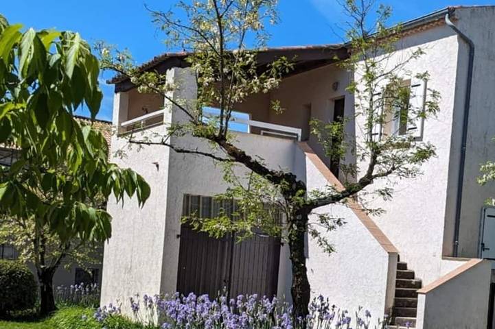 Location de vacances pour 4 personnes, avec piscine et terrasse à Balazuc