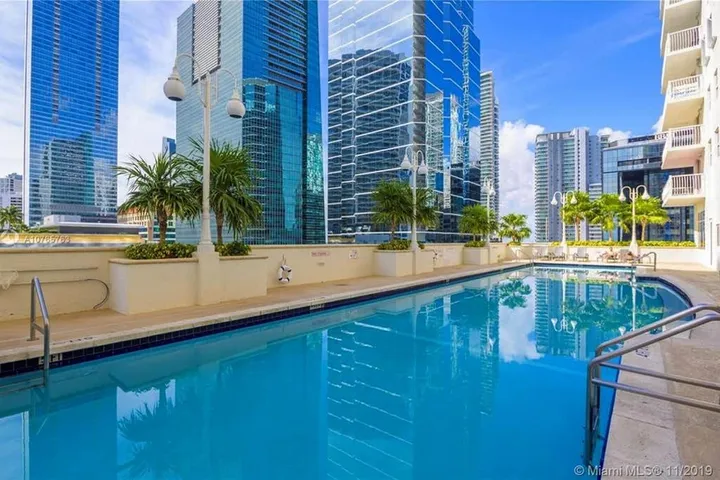 Apartamento de vacaciones para 8 personas, con sauna y balcón además de jacuzzi y piscina - 1