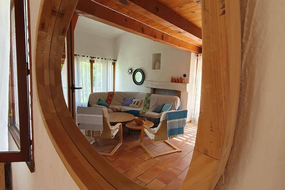 Villa au calme, la plage à pied à 5 minutes ,commerces sous la main. in San Ciprianu, Lecci