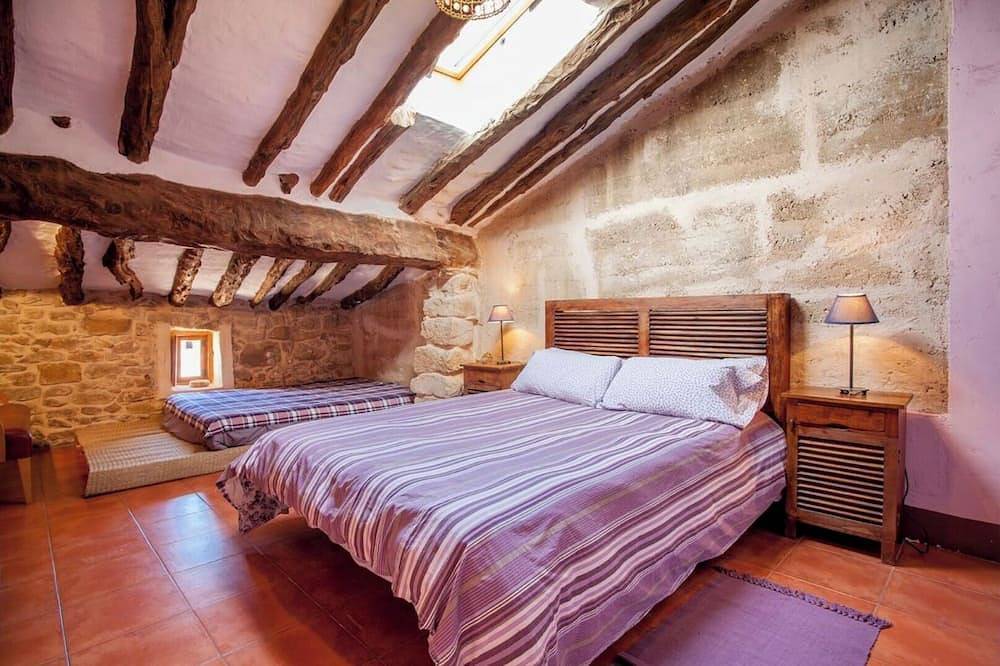 Rural House El Rincón de los Frailes with Jacuzzi and Sauna in Alpuente, Valencia Provinz