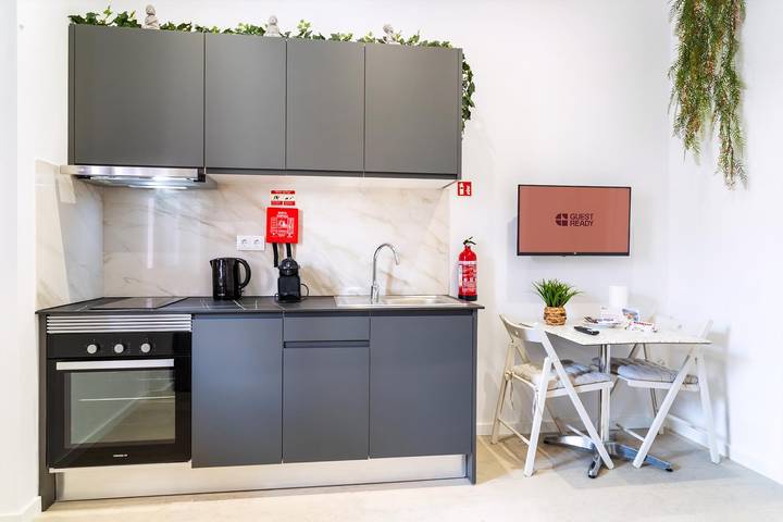 Geheel appartement, Vakantieappartement voor 2 personen met terras in Funchal (São Pedro), Madeira