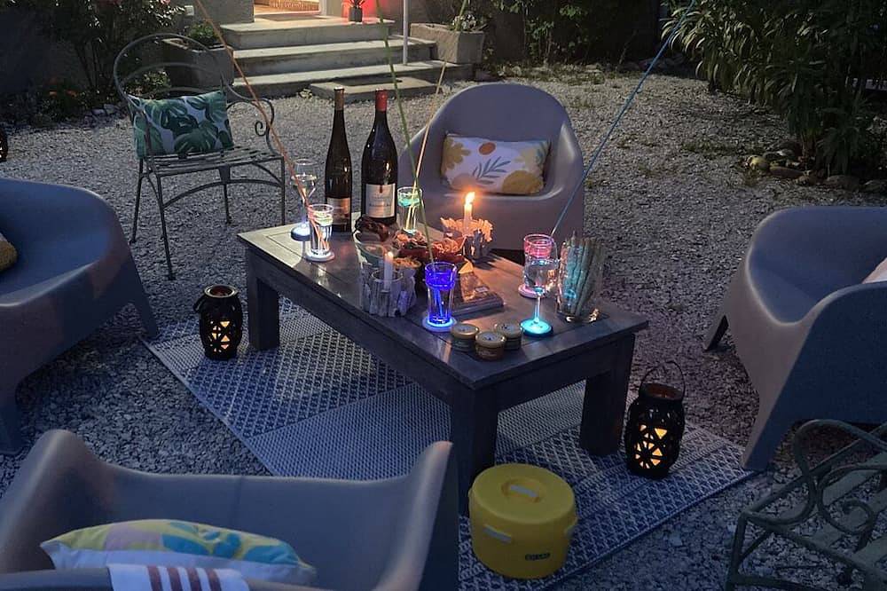 Entire apartment, 5 minutes from the Avignon sud freeway exit, Mas du Gros Vincent in Vaucluse. in Caumont-sur-Durance, Vaucluse
