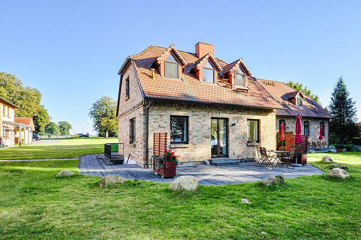 Ferienhaus für 6 Personen, mit Sauna und Balkon sowie Garten in Barkhagen