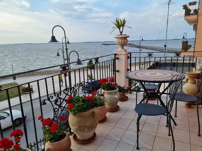 B&b per 4 persone, con terrazza e panorama nonché vista lago a Lesina (Italia)