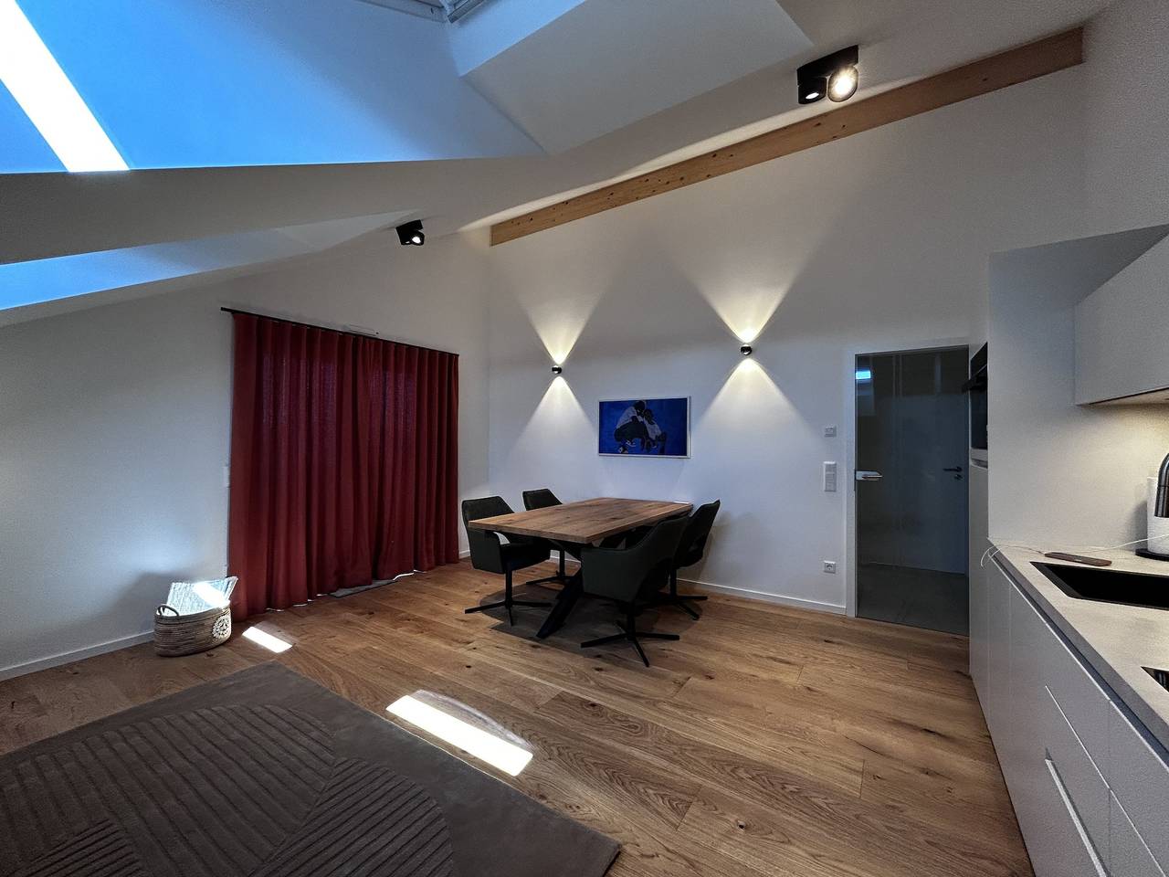 Ganze Ferienwohnung, Moderne Ferienwohnung Übersee - Ferienwohnung 60 qm mit Balkon in Übersee, Chiemsee