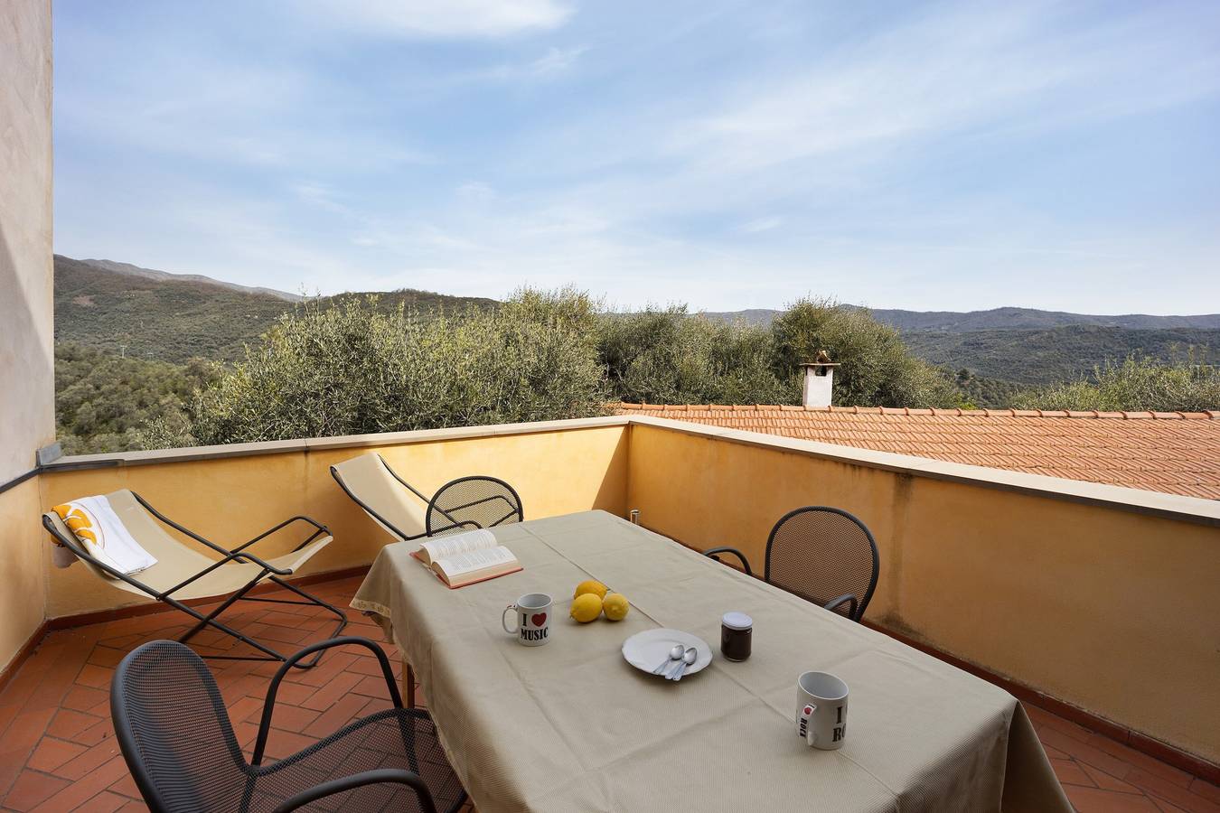 Casa Vacanze 'Appartamento Camomilla' con Vista Montagna, Terrazza e Wi-Fi in Bellissimi (Dolcedo), Comune di Dolcedo