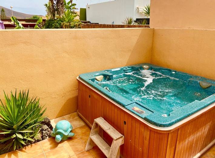 Chalet para 6 personas, con piscina y jardín además de terraza y jacuzzi en Fuerteventura