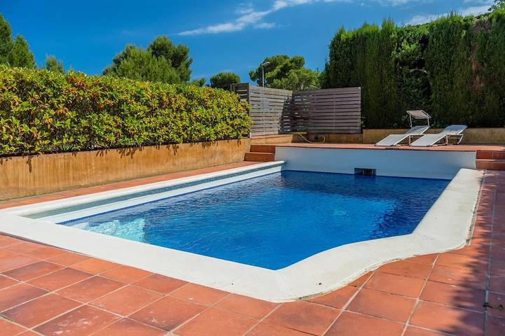 Ferienhaus für 6 Personen, mit Terrasse und Pool