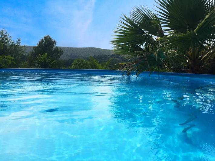 Ferienwohnung für 2 Personen, mit Terrasse und Garten sowie Pool und Ausblick