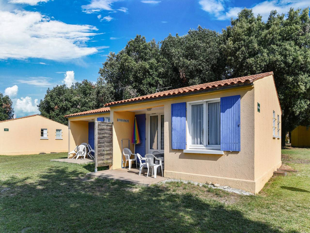 Gîte avec piscine et activités in Saint-Savinien, Région de Saint-Jean-d'Angély