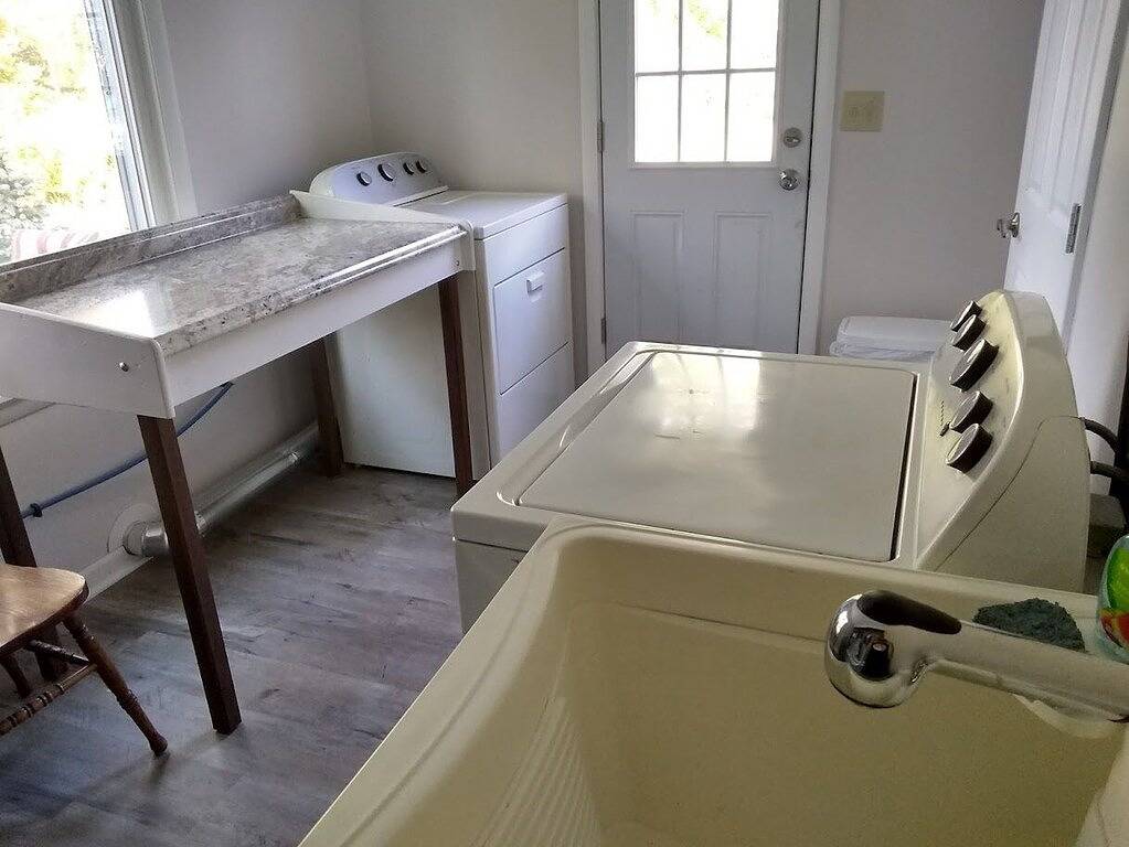 “The Red House” Family friendly vacation home close to beach and lake access. in Niagara County